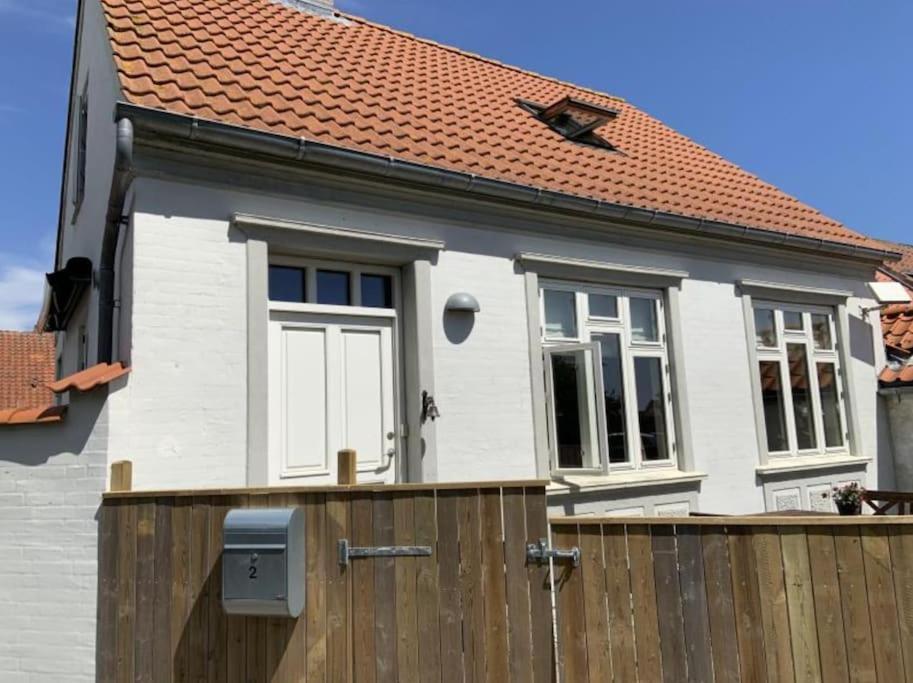 Skont Feriehus Midt I Marstal. Exterior foto